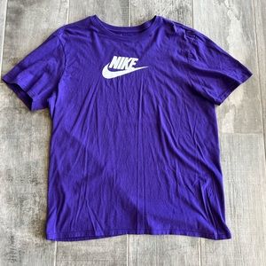 Nike purple tee (large).